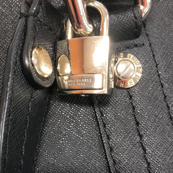Henri Bendel crossbody briefcase laptop satchel.  Nice condition in Black & Gold - Picture 3 of 12